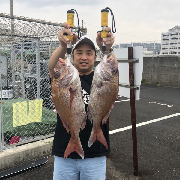仲間と一緒に野球