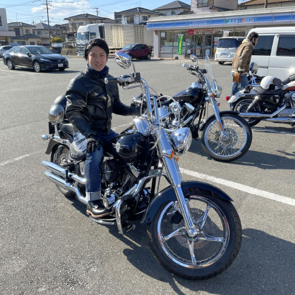 仲間と一緒に野球